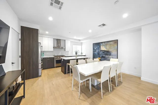 $5,490 | 497 North St Andrews Place, Los Angeles, CA 90004