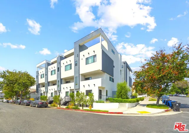 $5,490 | 497 North St Andrews Place, Los Angeles, CA 90004