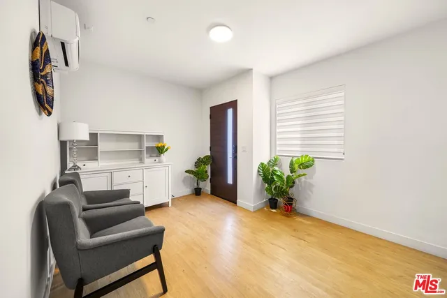 $5,490 | 497 North St Andrews Place, Los Angeles, CA 90004