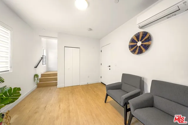 $5,490 | 497 North St Andrews Place, Los Angeles, CA 90004