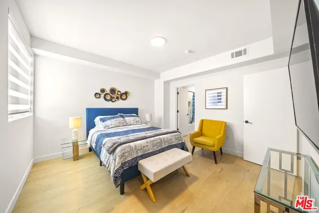 $5,490 | 497 North St Andrews Place, Los Angeles, CA 90004