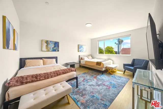 $5,490 | 497 North St Andrews Place, Los Angeles, CA 90004