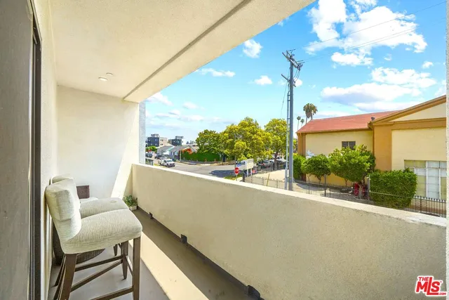 $5,490 | 497 North St Andrews Place, Los Angeles, CA 90004