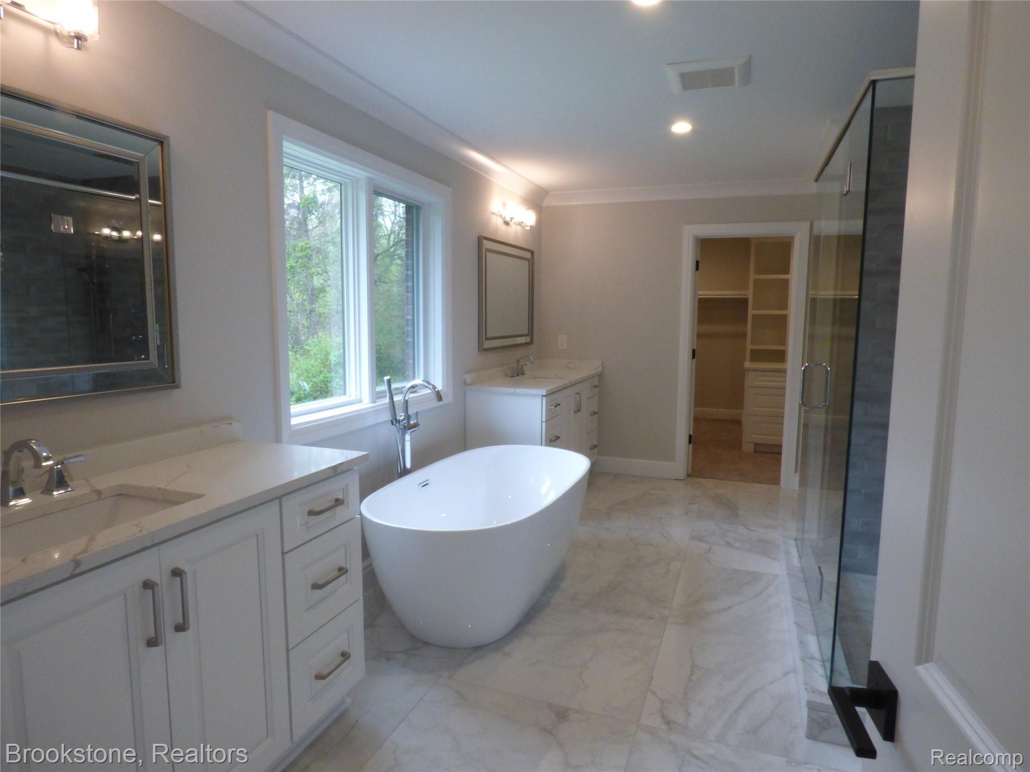4570 Pickering Road Bloomfield Hills, MI 48301 - Photo 14 of 17 All interior pics are of similar previous property.