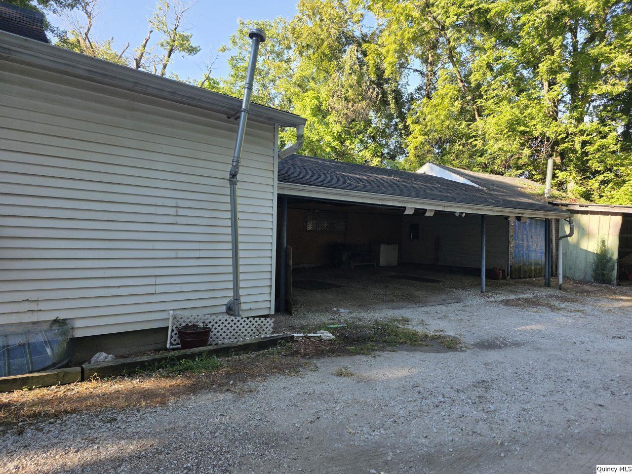 1717 North 4th Street Quincy, IL 62301 - Photo 7 of 8 a view of a house with a backyard