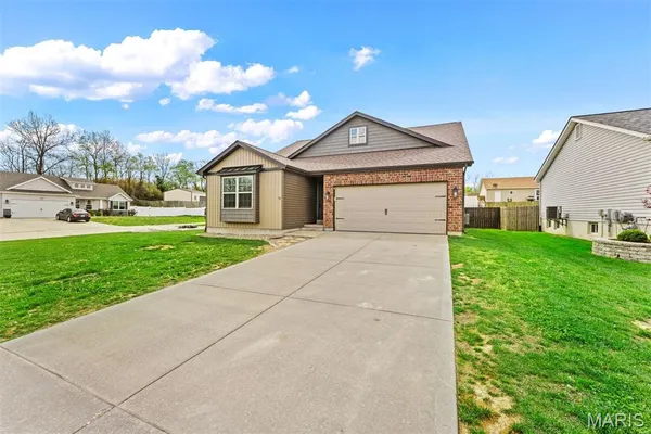 $330,000 | 690 Glen Eagle Drive, Troy, MO 63379