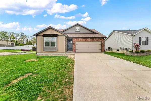 $330,000 | 690 Glen Eagle Drive, Troy, MO 63379