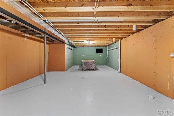 $330,000 | 690 Glen Eagle Drive, Troy, MO 63379