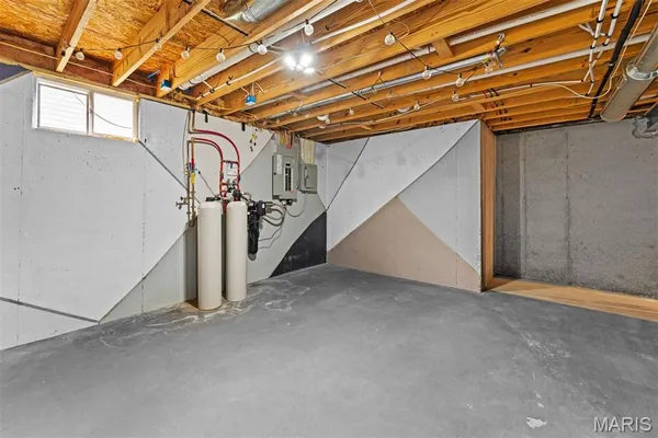 $330,000 | 690 Glen Eagle Drive, Troy, MO 63379