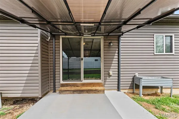 $330,000 | 690 Glen Eagle Drive, Troy, MO 63379