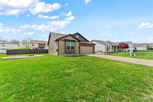 $330,000 | 690 Glen Eagle Drive, Troy, MO 63379