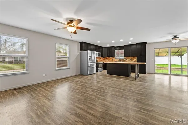 $330,000 | 690 Glen Eagle Drive, Troy, MO 63379