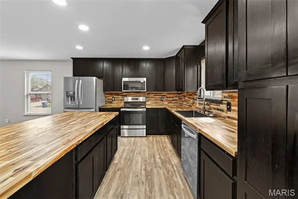 $330,000 | 690 Glen Eagle Drive, Troy, MO 63379