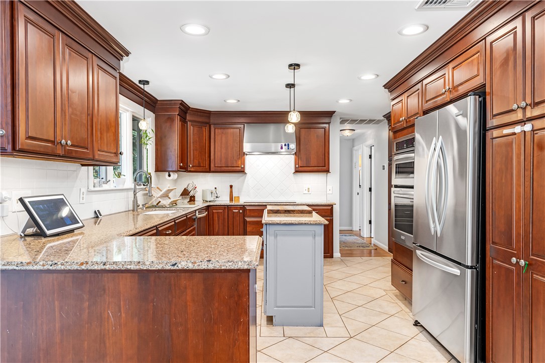 34 Highland Terrace Scituate, RI 02857 - Photo 9 of 38