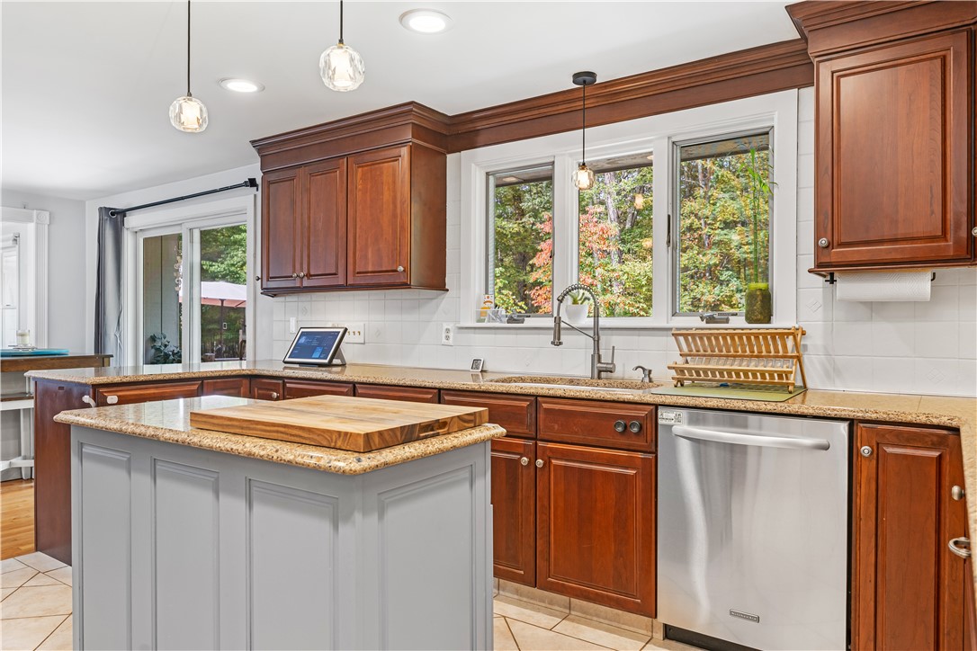 34 Highland Terrace Scituate, RI 02857 - Photo 10 of 38