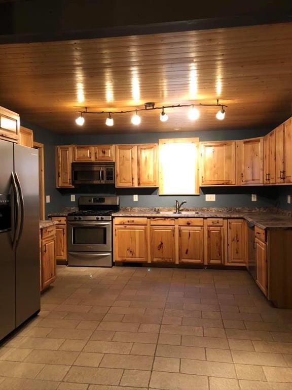 933 Horning Road Baldwin, PA 15236 - Photo 5 of 20 Kitchen