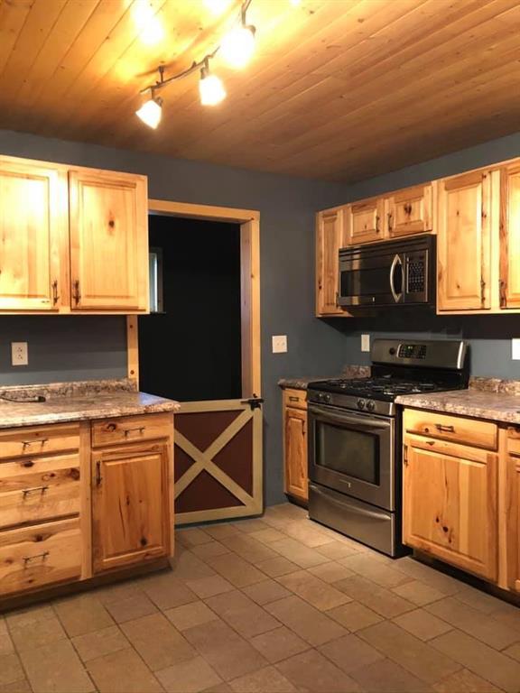 933 Horning Road Baldwin, PA 15236 - Photo 6 of 20 Kitchen 2