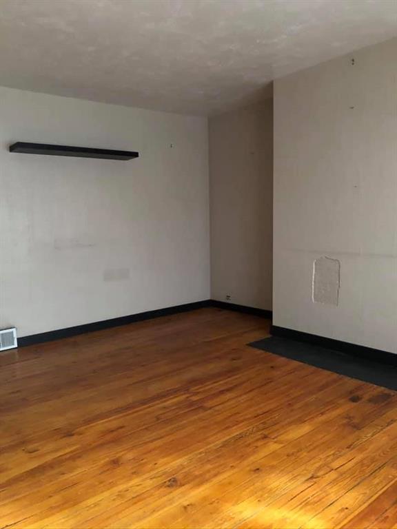 933 Horning Road Baldwin, PA 15236 - Photo 9 of 20 Living Room