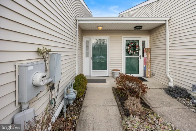 $395,000 | 20 Raleigh Drive, Mount Laurel, NJ 08054