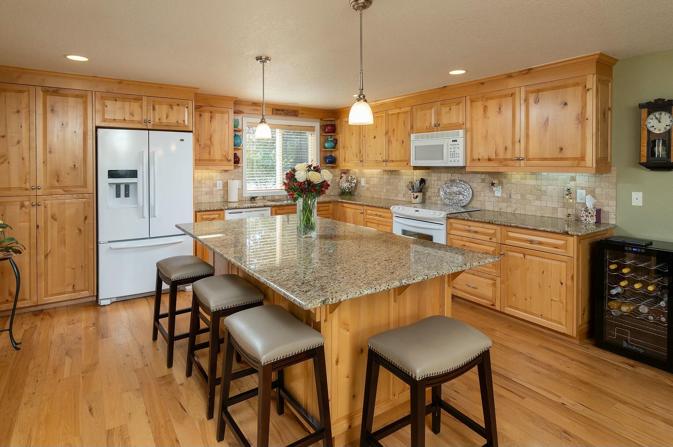64688 Sylvan Loop Bend, OR 97701 - Photo 6 of 39 tempImagecB5VV5