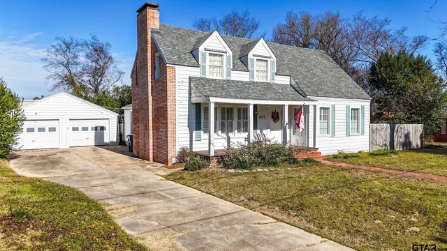 $230,000 | 403 Woodlawn Street, Henderson, TX 75652