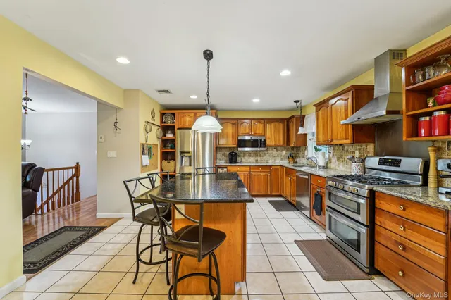 $534,000 | 64 Palomino Place, New Windsor, NY 12553