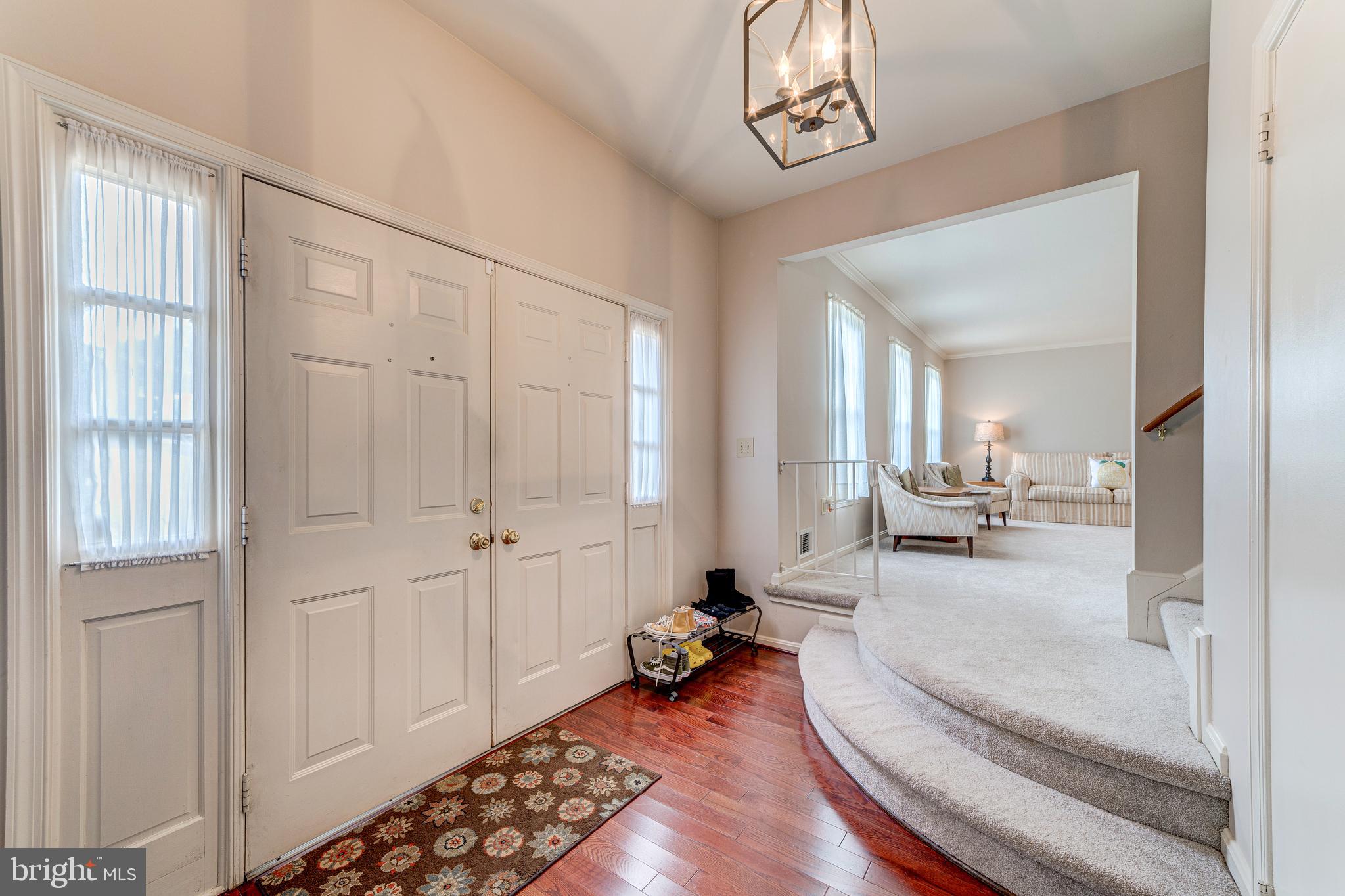8102 Hudson Falls Way Springfield, VA 22153 - Photo 3 of 61 Gallery Image 3