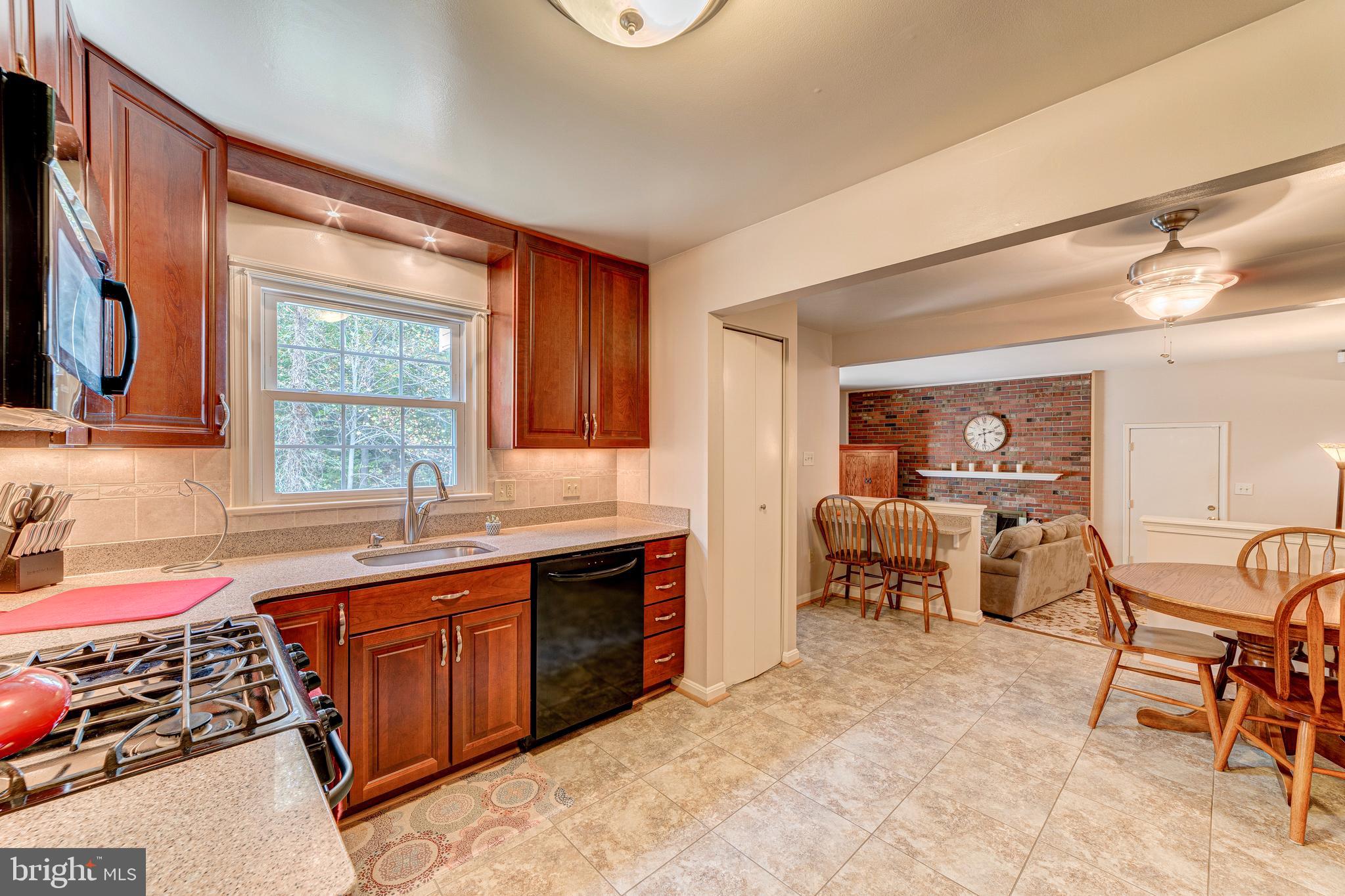 8102 Hudson Falls Way Springfield, VA 22153 - Photo 5 of 61 Gallery Image 5