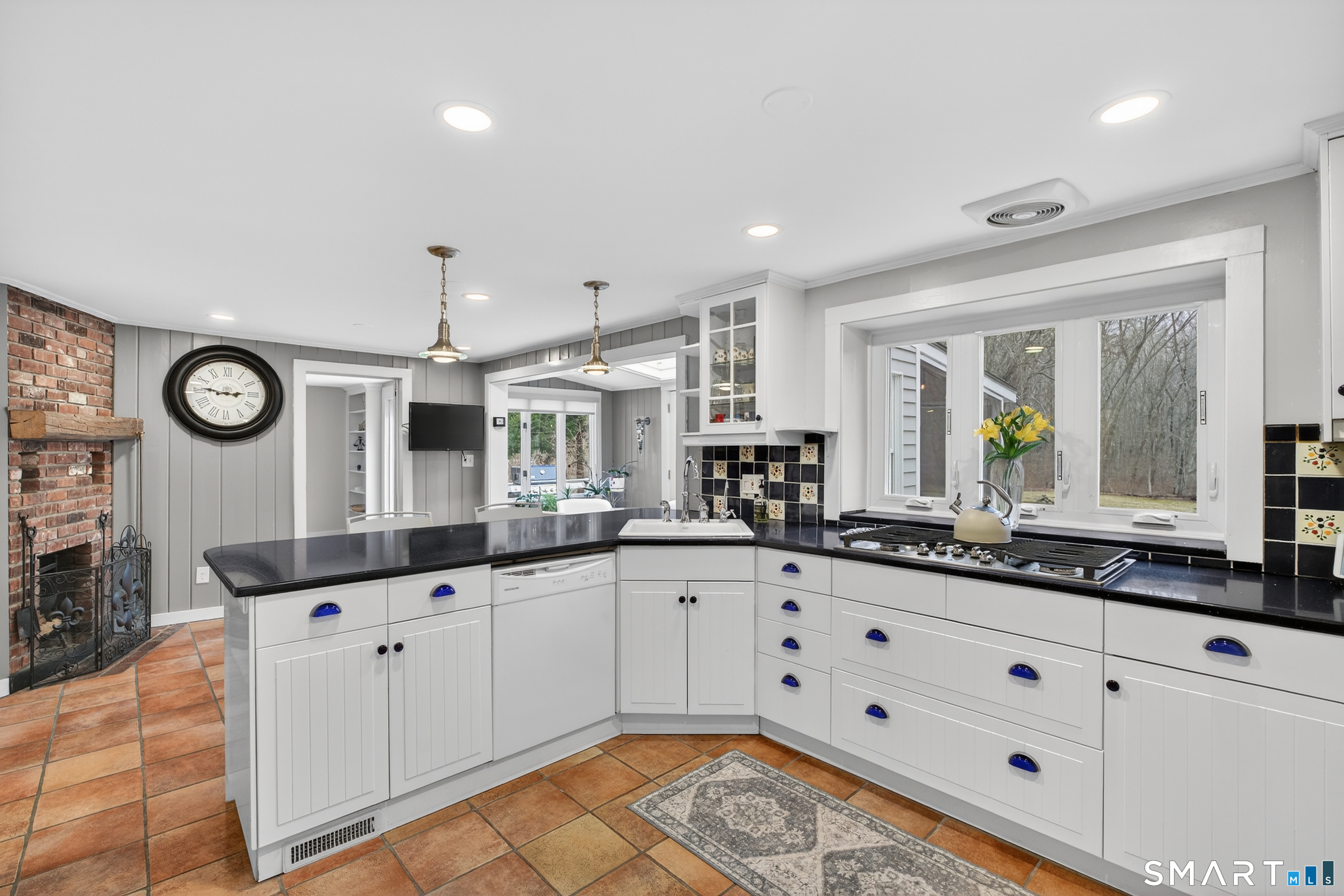 24 Saunders Hollow Road Old Lyme, CT 06371 - Photo 6 of 36