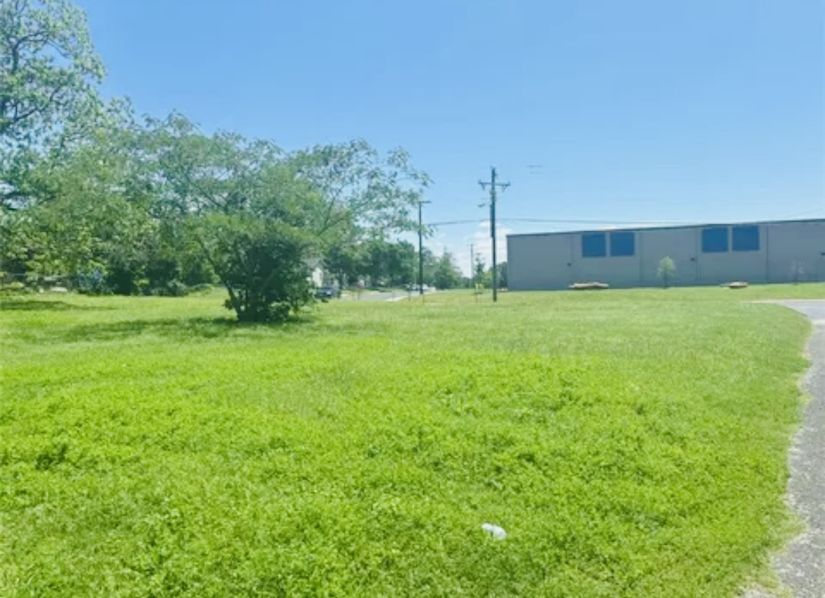510 West Brenham Street Elgin, TX 78621 - Photo 12 of 17