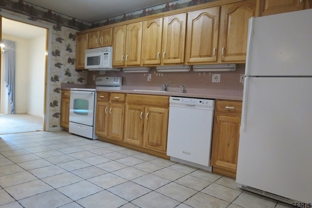 170 Harvard Road Colonie, NY 12189 - Photo 3 of 17 Photo 3
