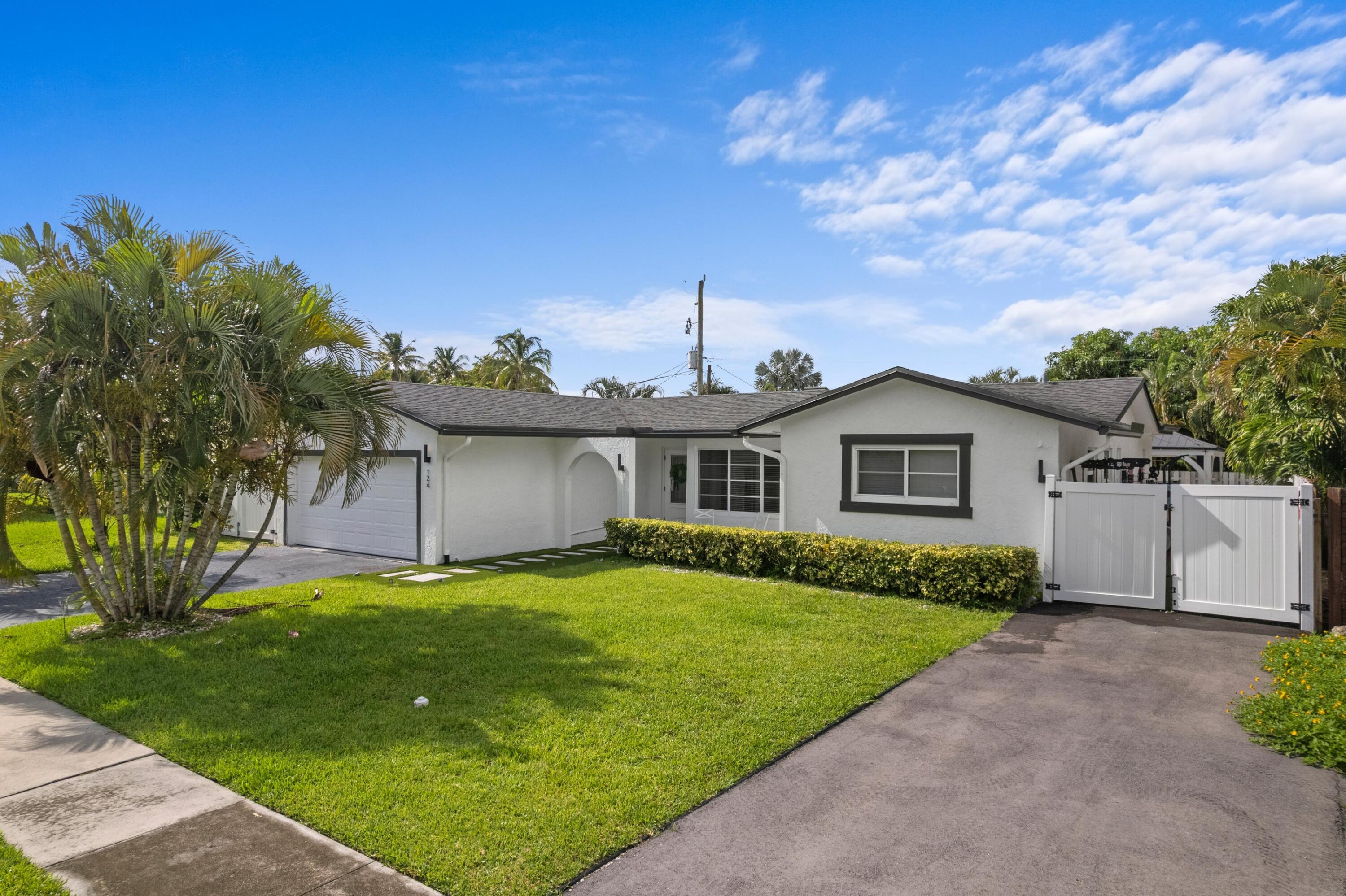 124 Oregon Lane Boca Raton, FL 33487 - Photo 3 of 39 Front