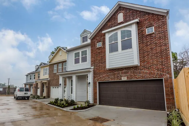 $2,999 | 5010 Ella Boulevard, Houston, TX 77018