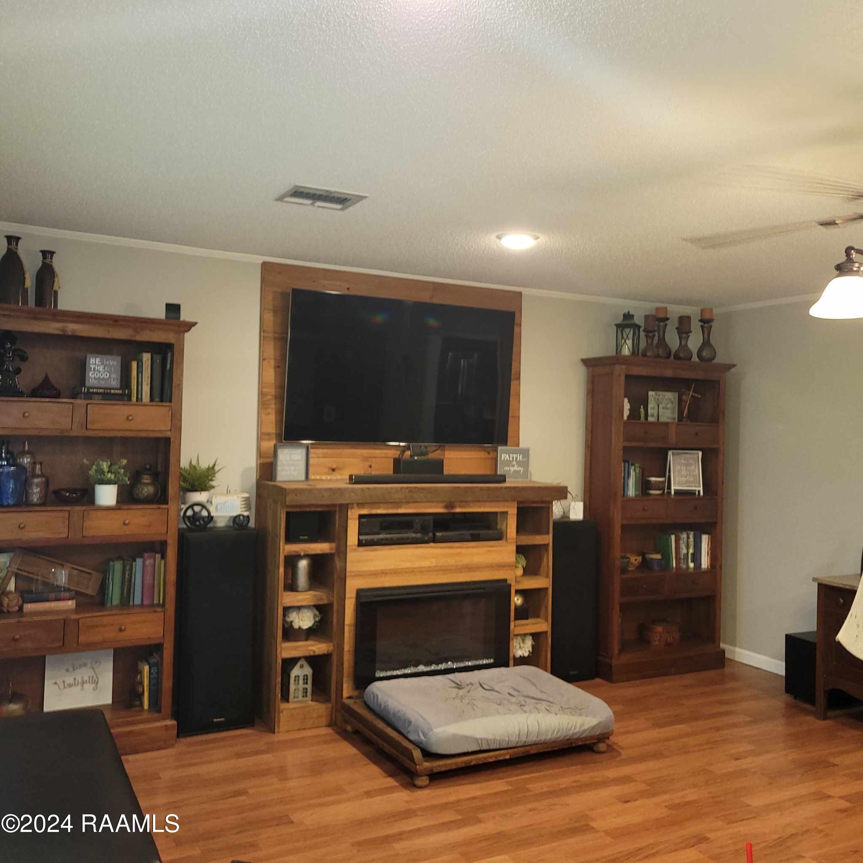 1292 Montgomery Road Opelousas, LA 70570 - Photo 5 of 6 Living Room