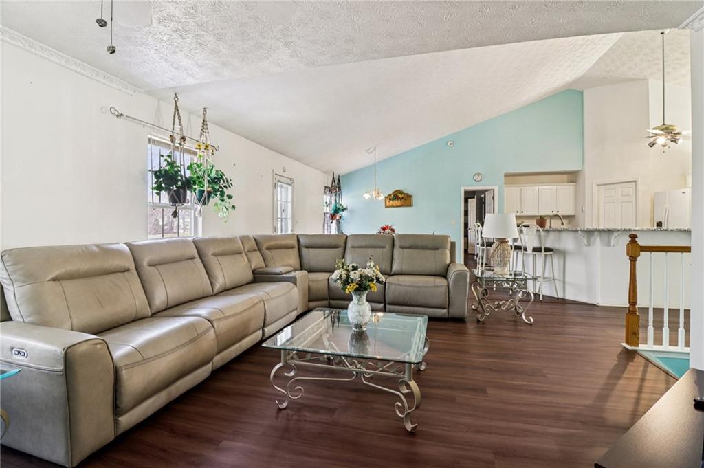 6233 Compass Drive Flowery Branch, GA 30542 - Photo 4 of 20