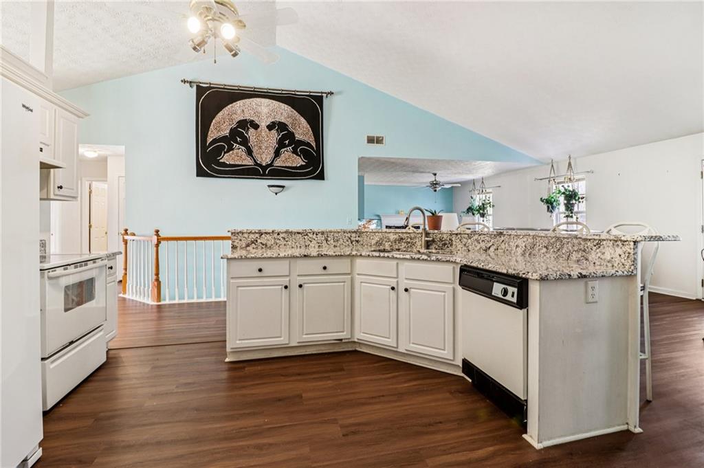 6233 Compass Drive Flowery Branch, GA 30542 - Photo 7 of 20