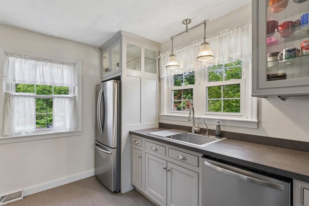 1770 Locust Road Sewickley, PA 15143 - Photo 9 of 33 Kitchen