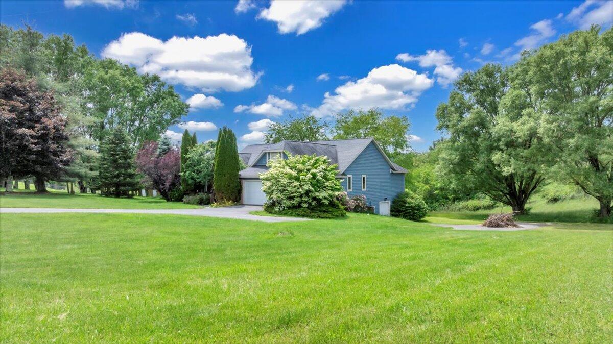 2747 Fairview Road Lewisburg, WV 24901 - Photo 4 of 81 Gallery Image 4
