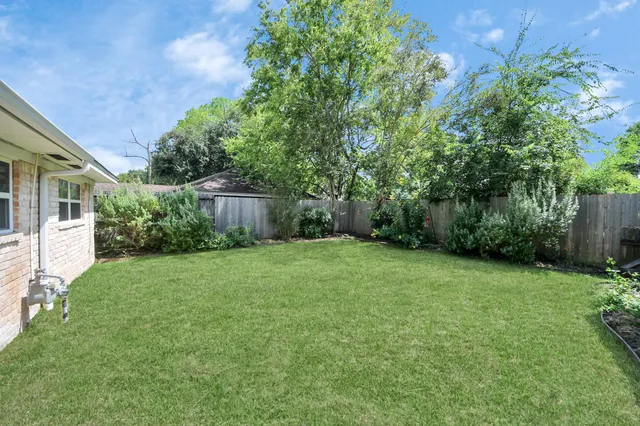 $1,995 | 14115 Wickersham Lane, Houston, TX 77077