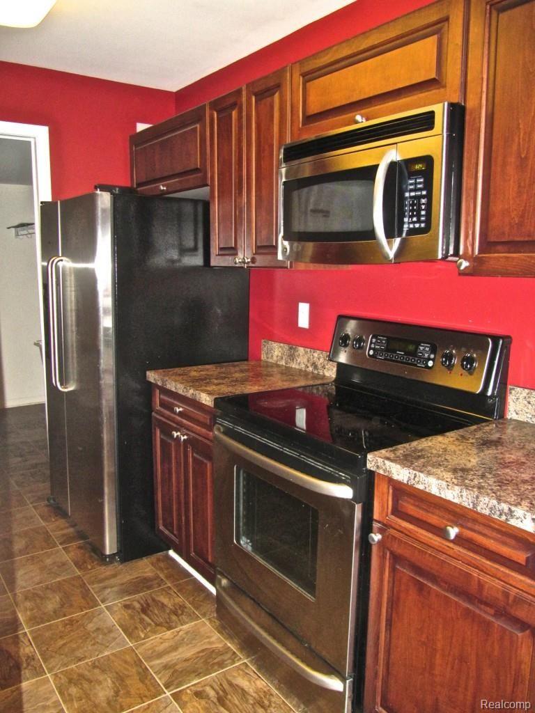 3397 Tremonte Circle, Unit 202 Rochester, MI 48306 - Photo 24 of 35 Stainless appliances