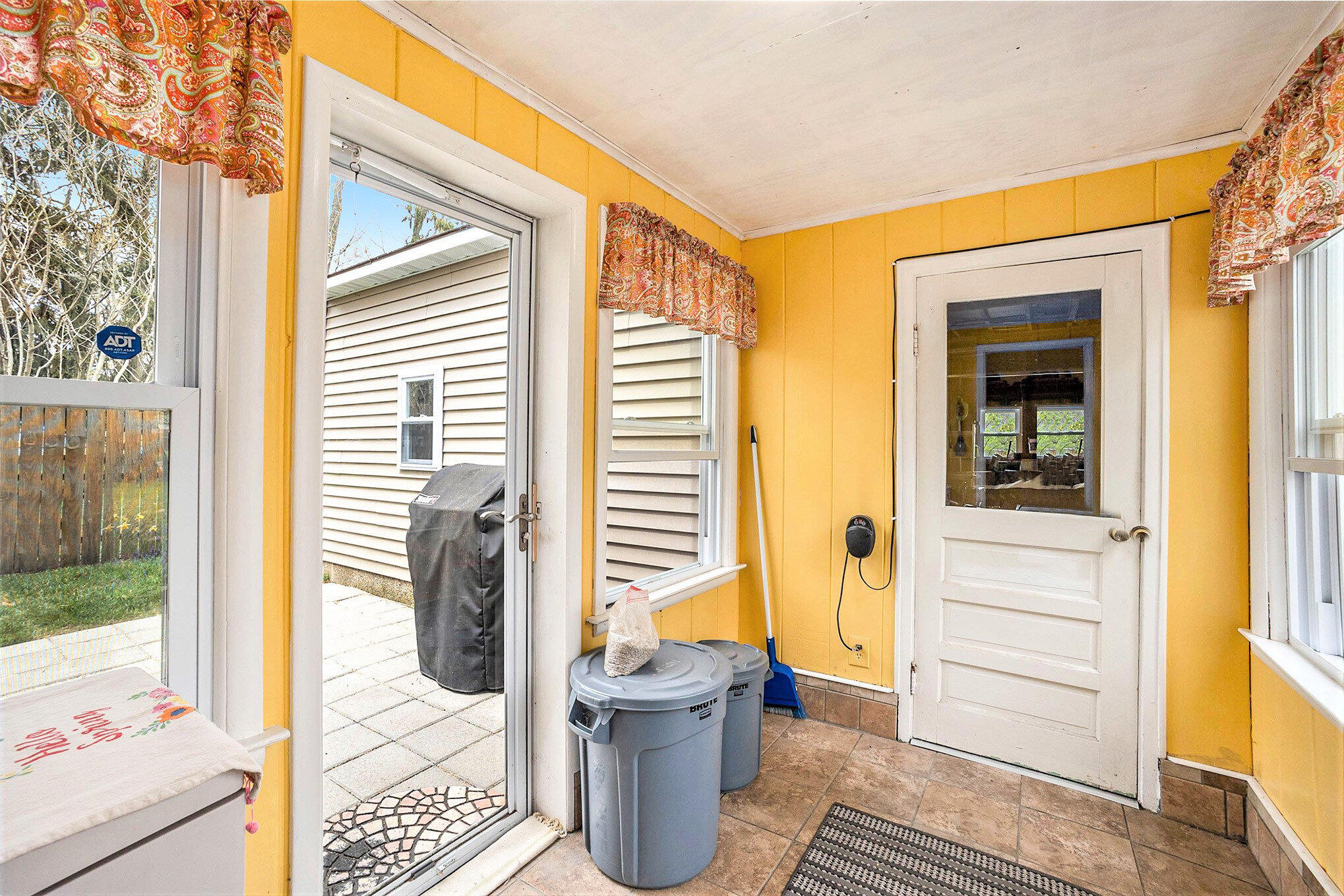 1279 Poulson Road Muskegon, MI 49445 - Photo 9 of 30 004_file_751