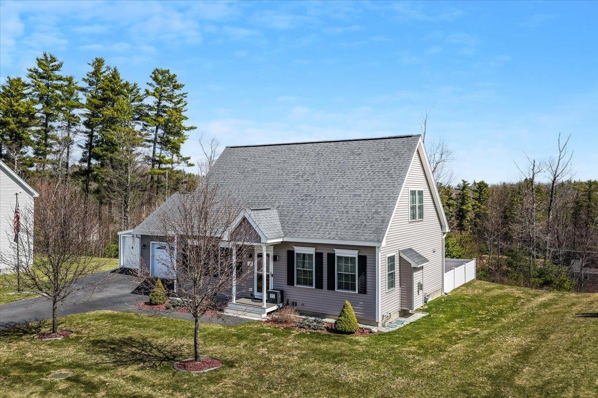 18 Crawford Lane Hooksett, NH 03106 - Photo 3 of 44