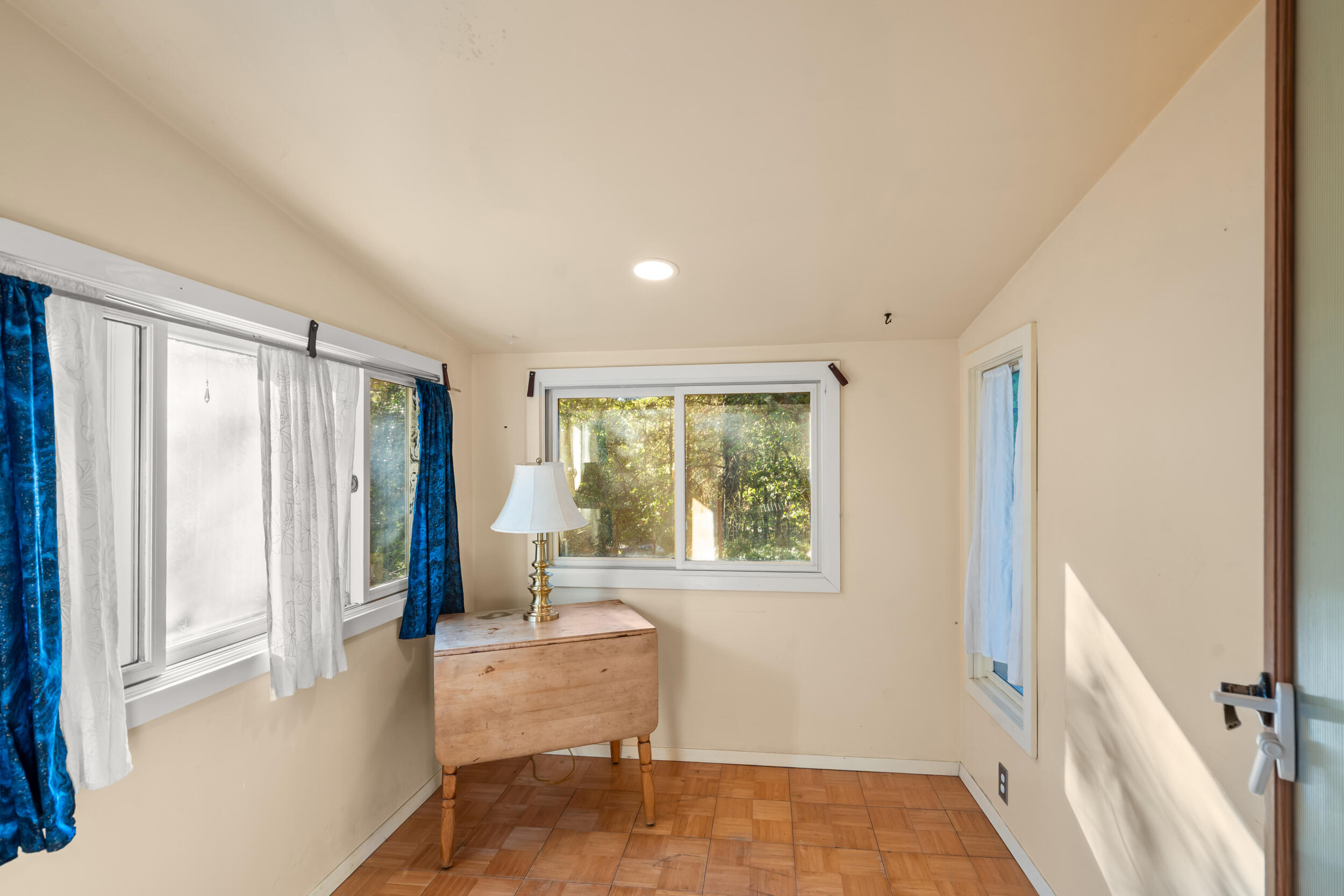 151 Ewe Creek Road Grants Pass, OR 97526 - Photo 10 of 31 10 Bonus room off of kitchen