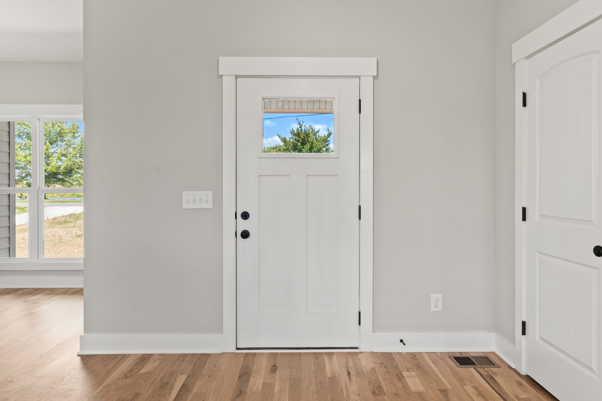 5638 Borthick Road Springfield, TN 37172 - Photo 7 of 43 an empty room with windows and entrance