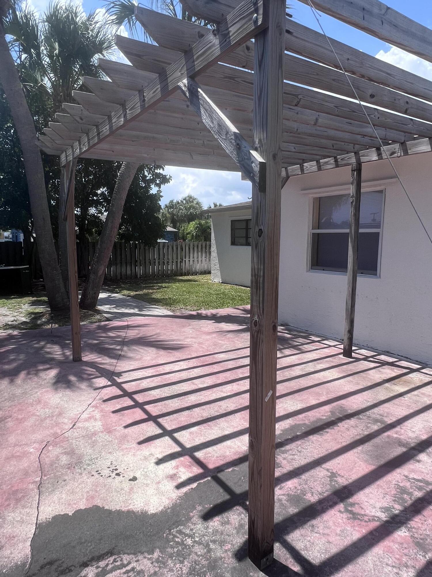 1530 Pine Tree Court Riviera Beach, FL 33404 - Photo 17 of 21 Patio & Backyard