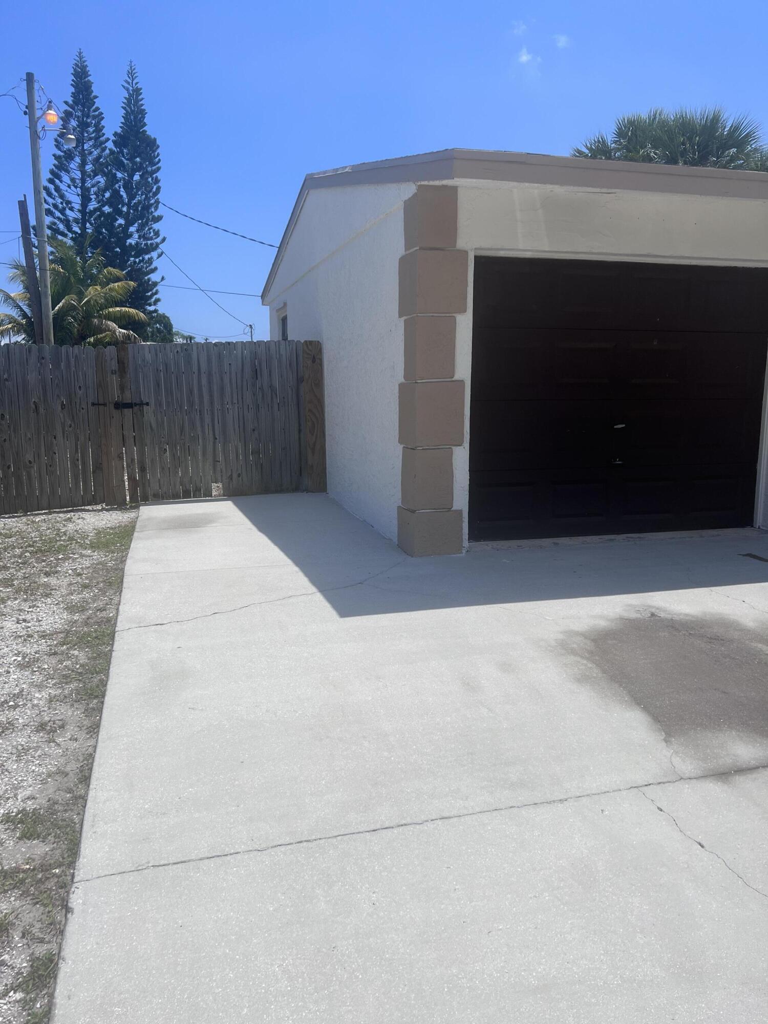 1530 Pine Tree Court Riviera Beach, FL 33404 - Photo 18 of 21 Large Driveway