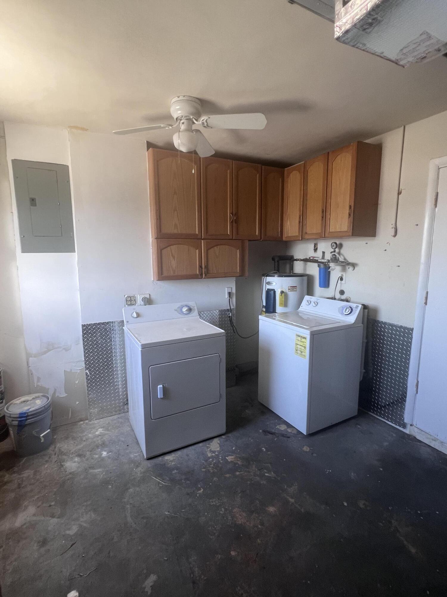 1530 Pine Tree Court Riviera Beach, FL 33404 - Photo 20 of 21 Laundry