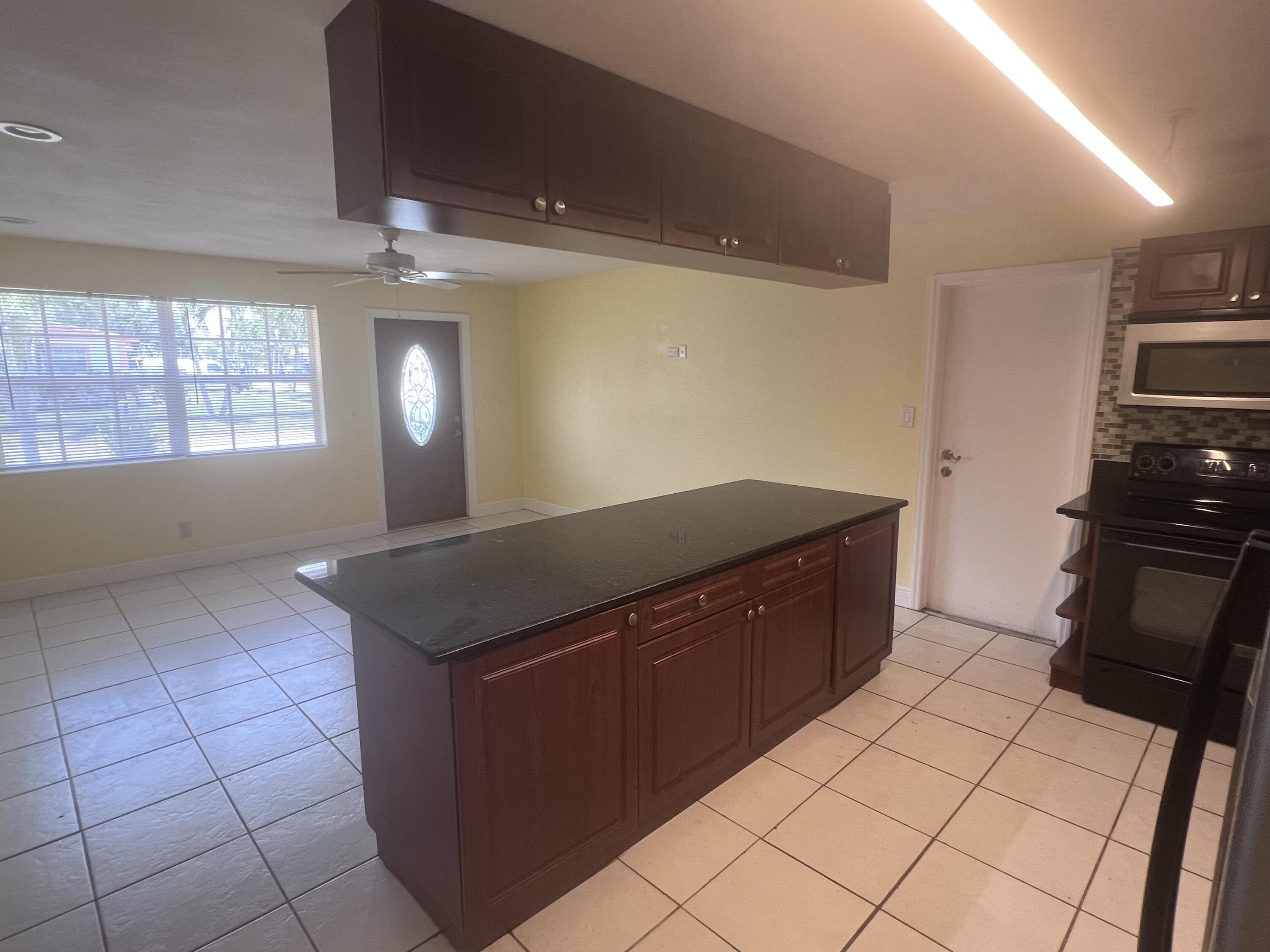 1530 Pine Tree Court Riviera Beach, FL 33404 - Photo 6 of 21 Kitchen