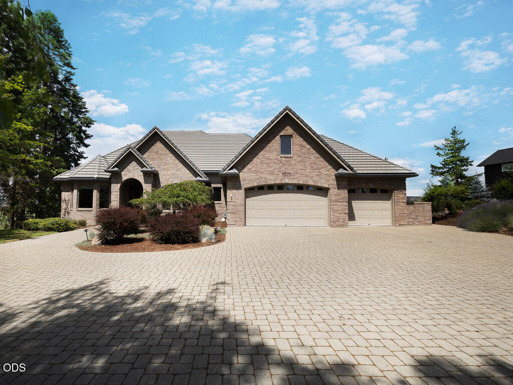 11707 Kestrel Road Klamath Falls, OR 97601 - Photo 1 of 65