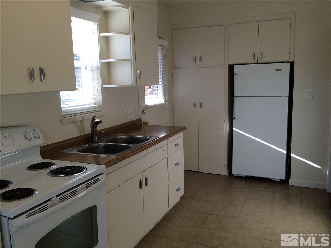 785-795 Roberts Street, Unit 795B Reno, NV 89502 - Photo 20 of 25 a kitchen with a stove and a refrigerator